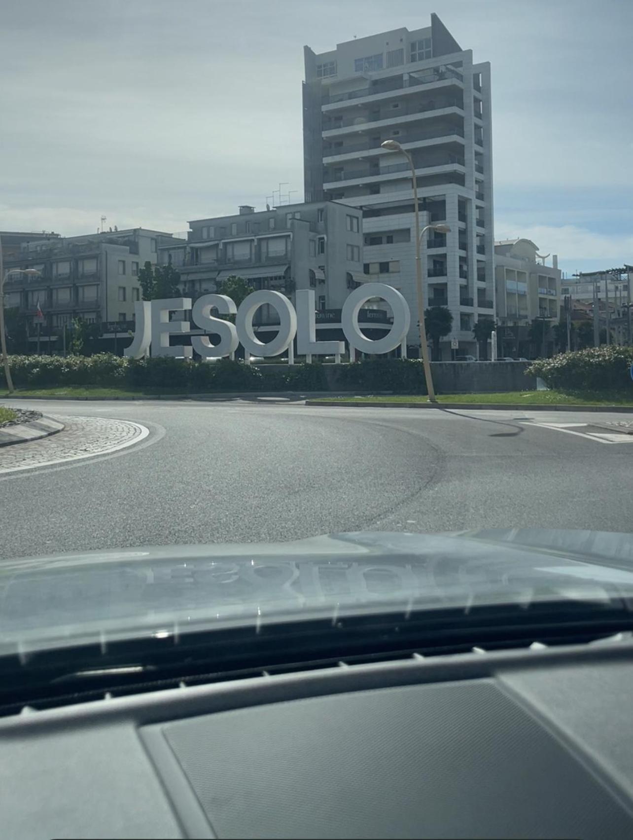 Attico Sole Lägenhet Lido di Jesolo Exteriör bild